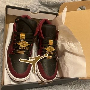 !BRAND NEW! Air Jordan 1 low SE “Dark Beetroot”